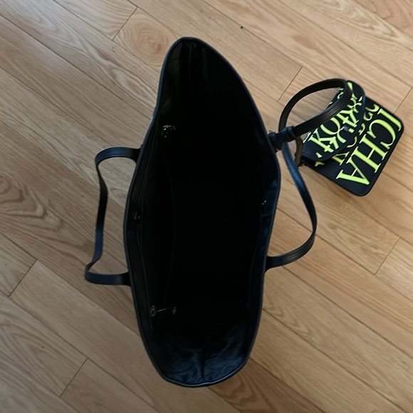 Eva Large Newsprint Logo Leather Tote Bag - Picture 4 of 5